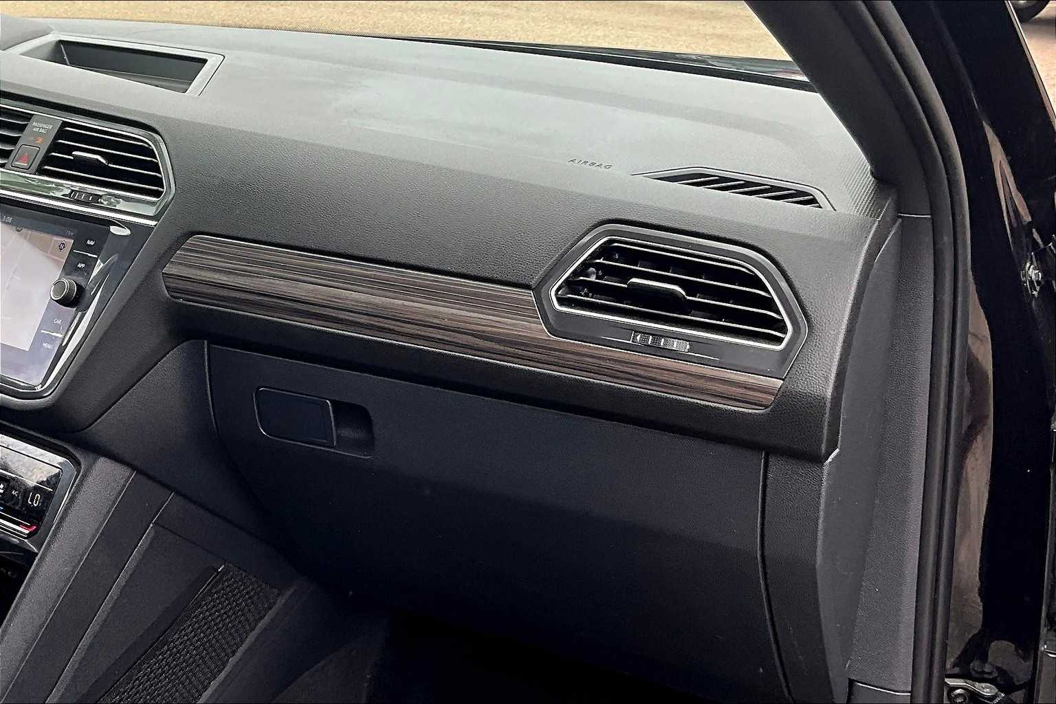 2022 Volkswagen Tiguan SEL R-Line - Photo 13