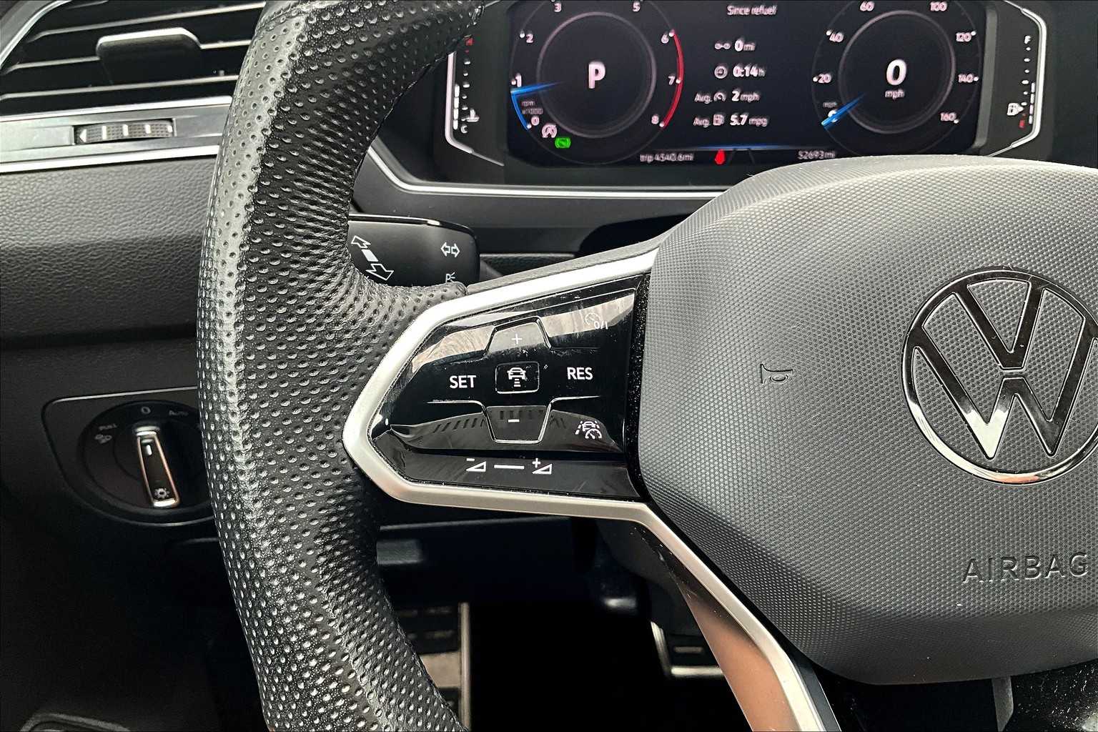 2022 Volkswagen Tiguan SEL R-Line - Photo 23