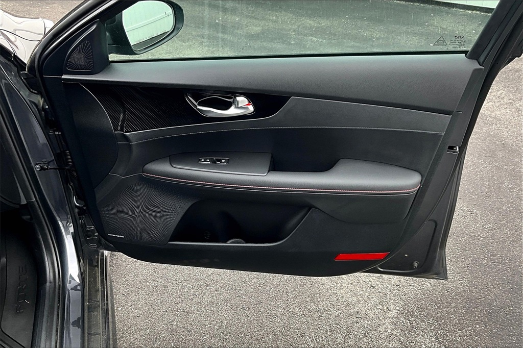2023 Kia Forte GT - Photo 12