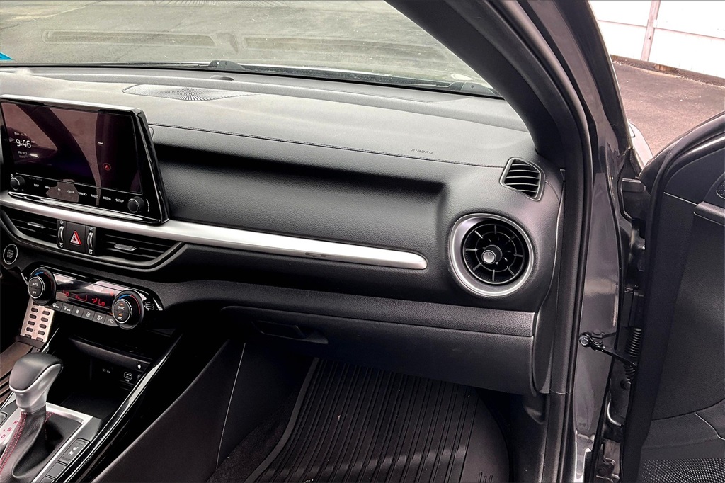 2023 Kia Forte GT - Photo 13
