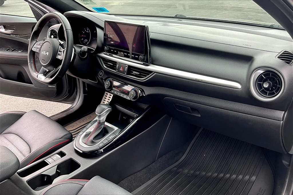 2023 Kia Forte GT - Photo 14
