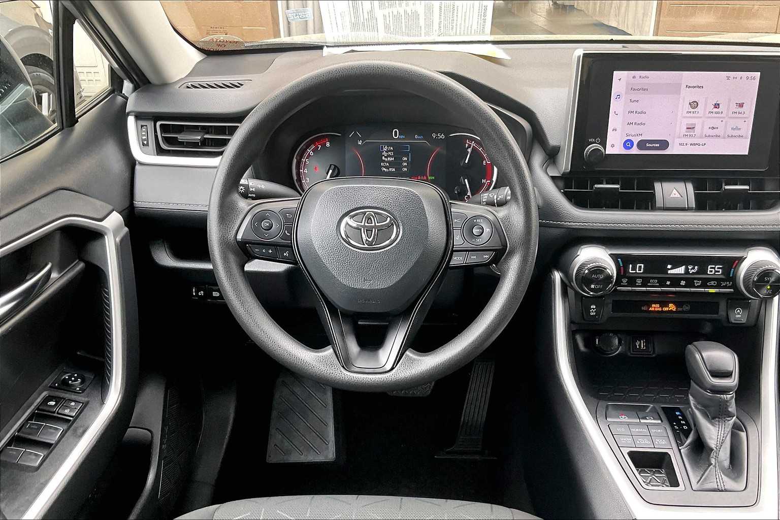 2024 Toyota RAV4 XLE - Photo 17