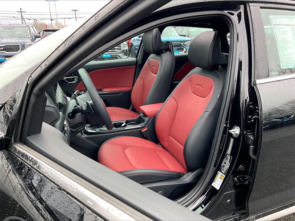 2025 Kia K4 GT-Line - Photo 11