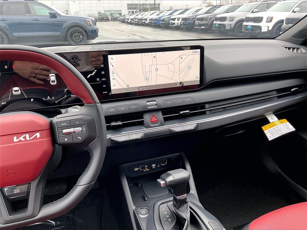 2025 Kia K4 GT-Line - Photo 13