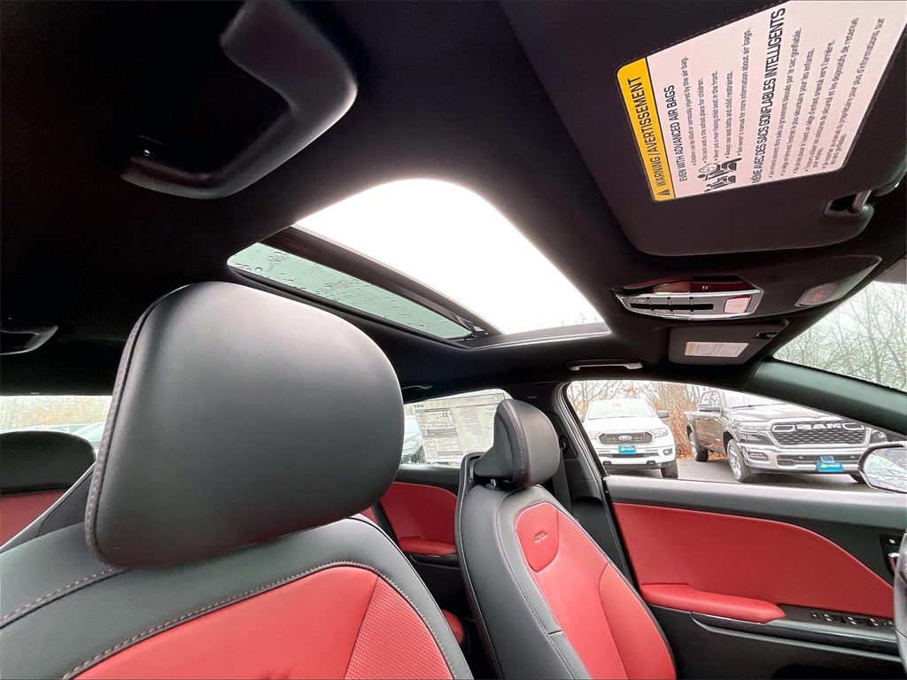 2025 Kia K4 GT-Line - Photo 18