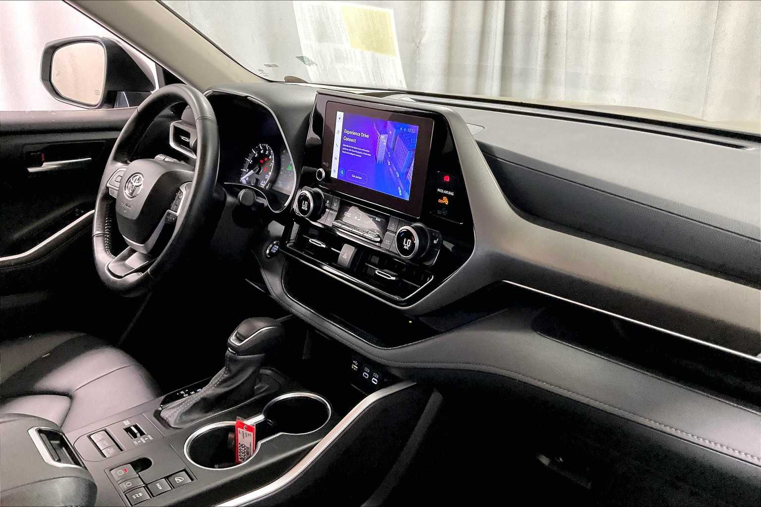 2023 Toyota Highlander XLE - Photo 14