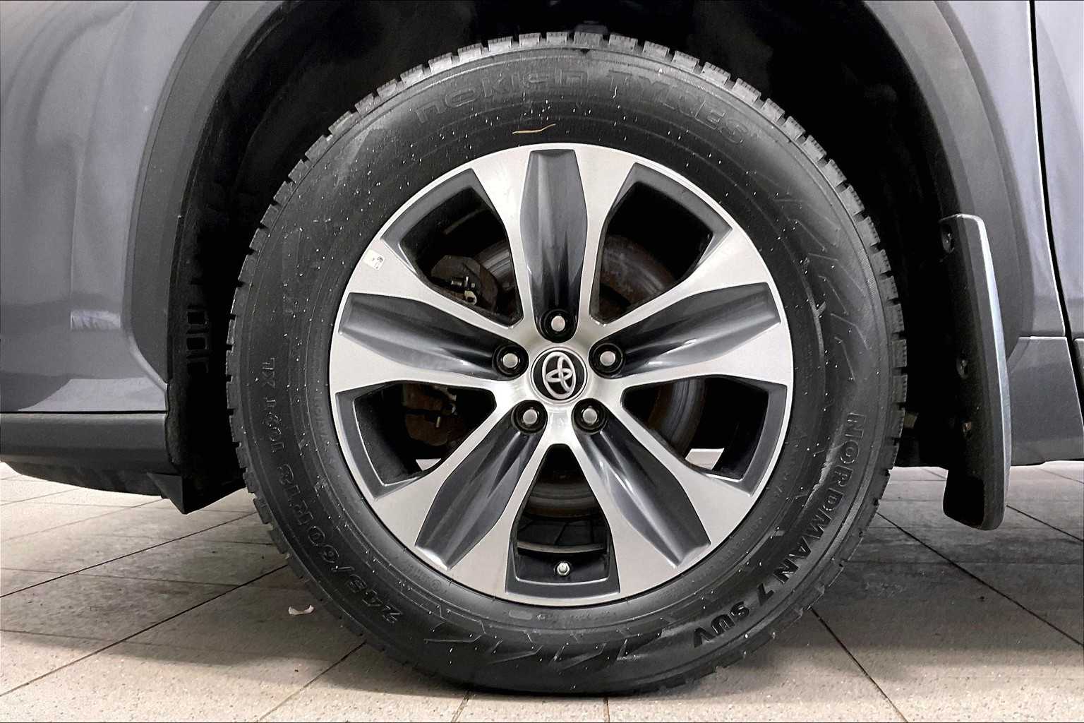 2023 Toyota Highlander XLE - Photo 7
