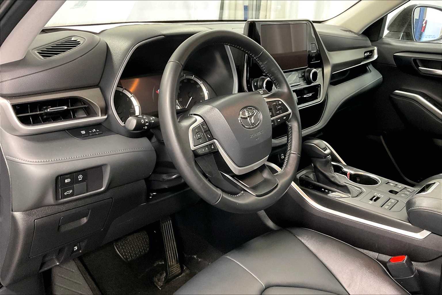 2023 Toyota Highlander XLE - Photo 8