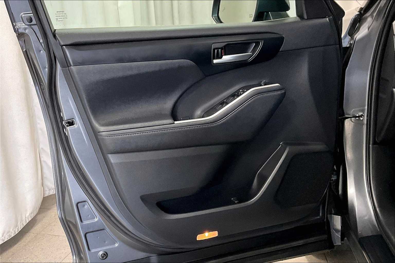 2023 Toyota Highlander XLE - Photo 9