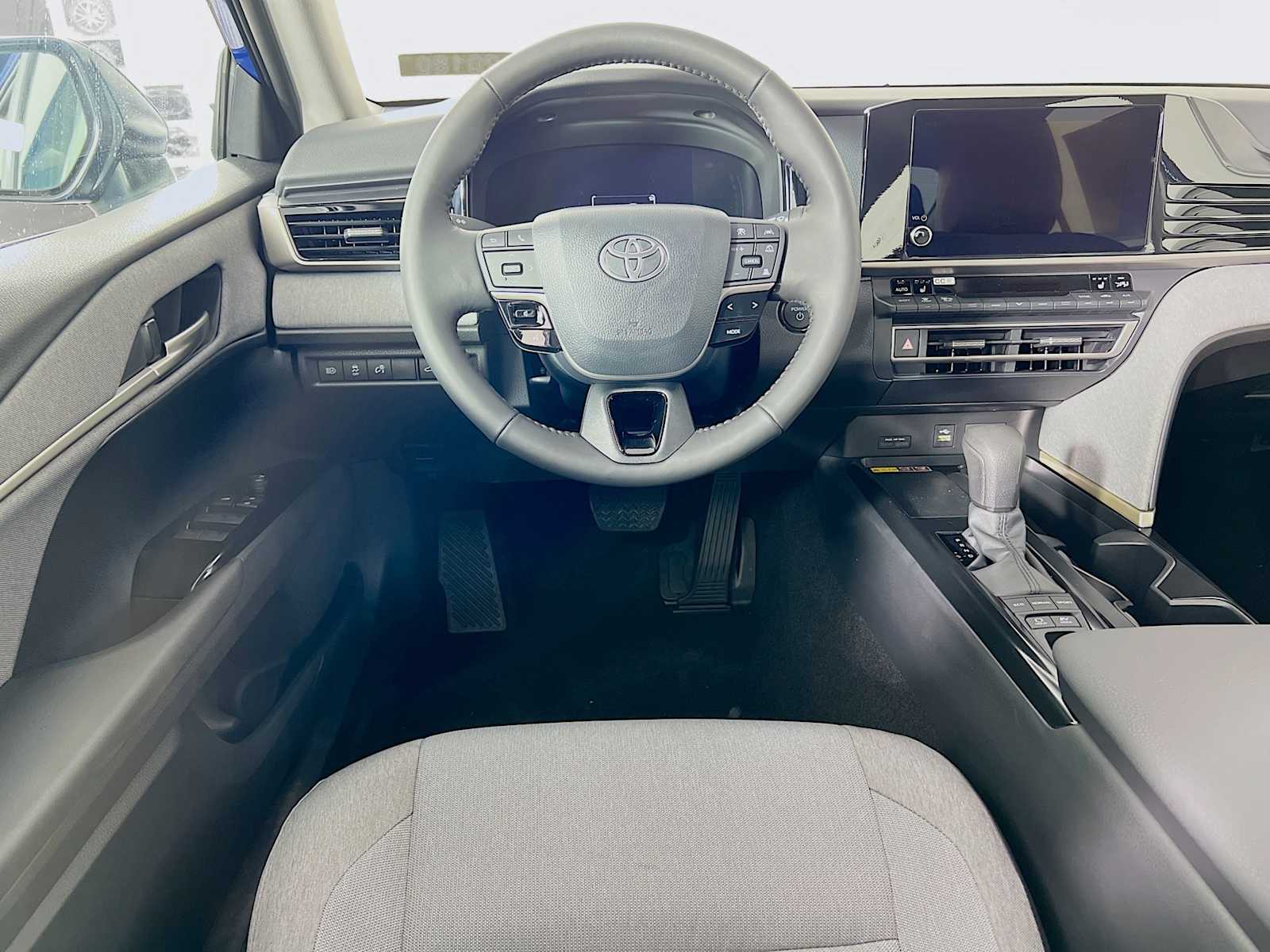 2026 Toyota Camry LE - Photo 15
