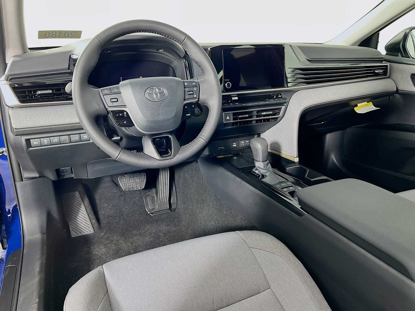 2026 Toyota Camry LE - Photo 6