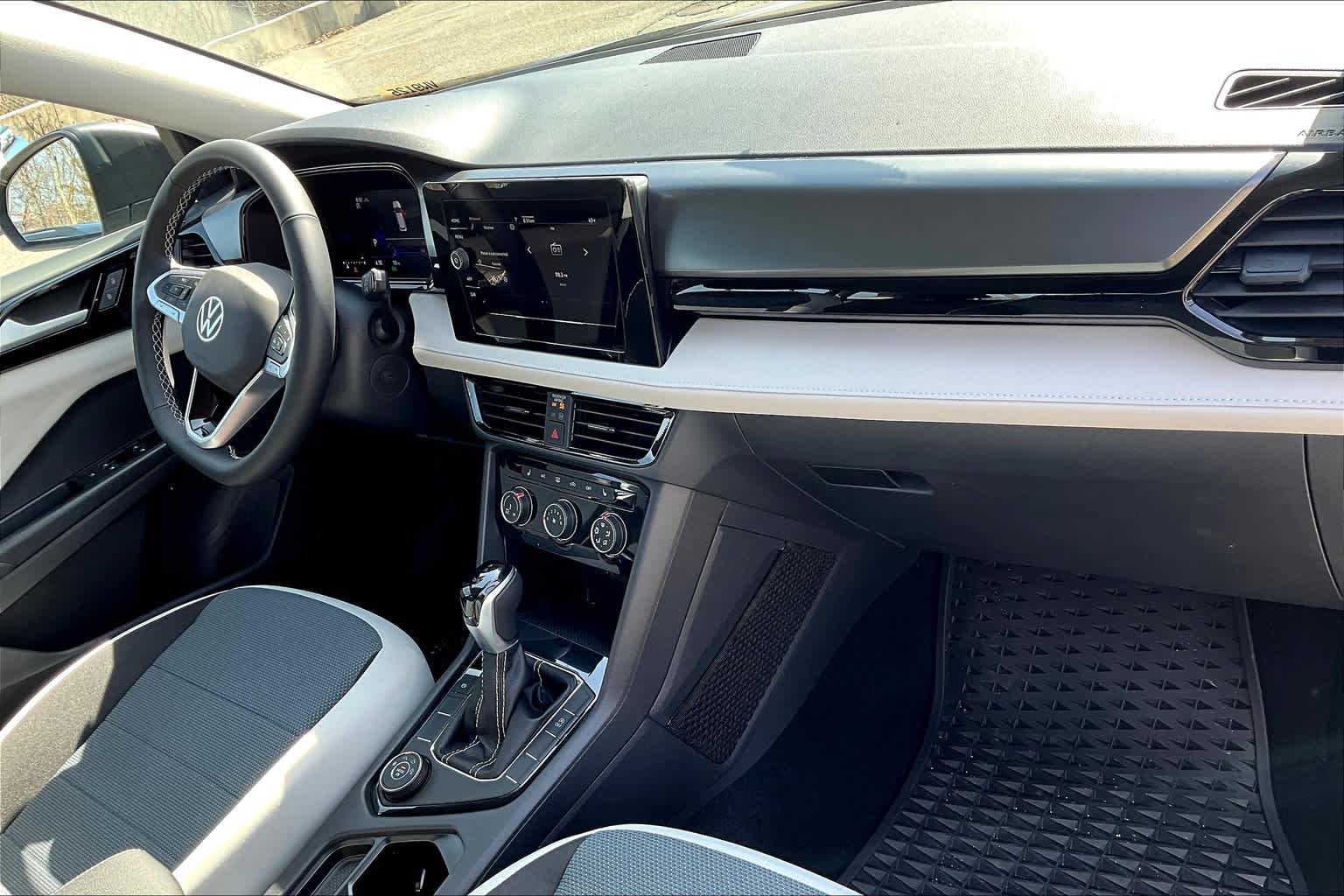 2025 Volkswagen Taos S - Photo 10
