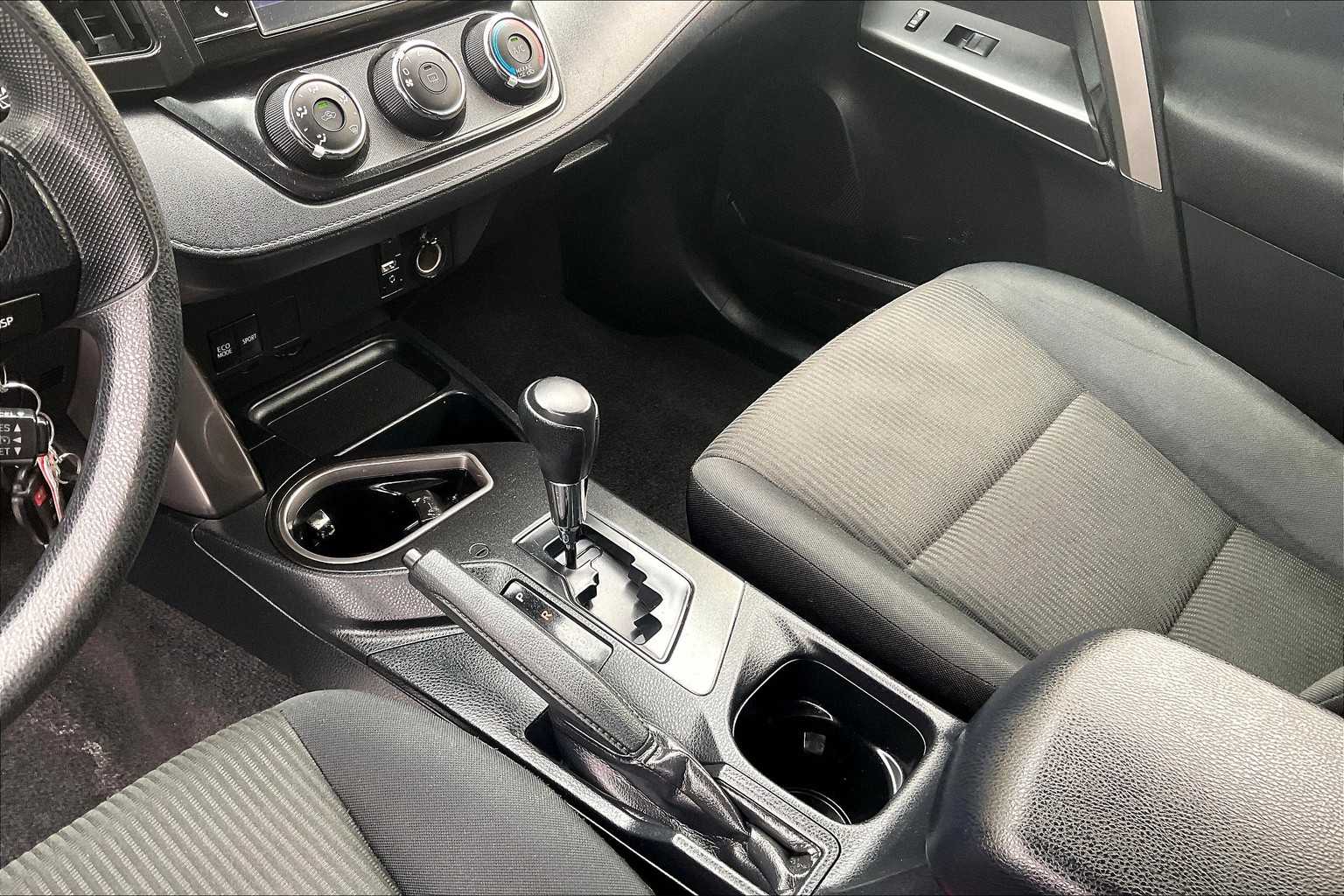 2016 Toyota RAV4 LE - Photo 20