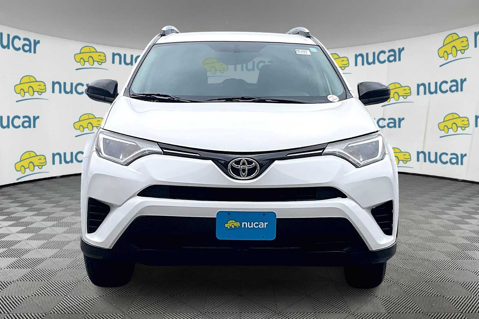 2016 Toyota RAV4 LE - Photo 2