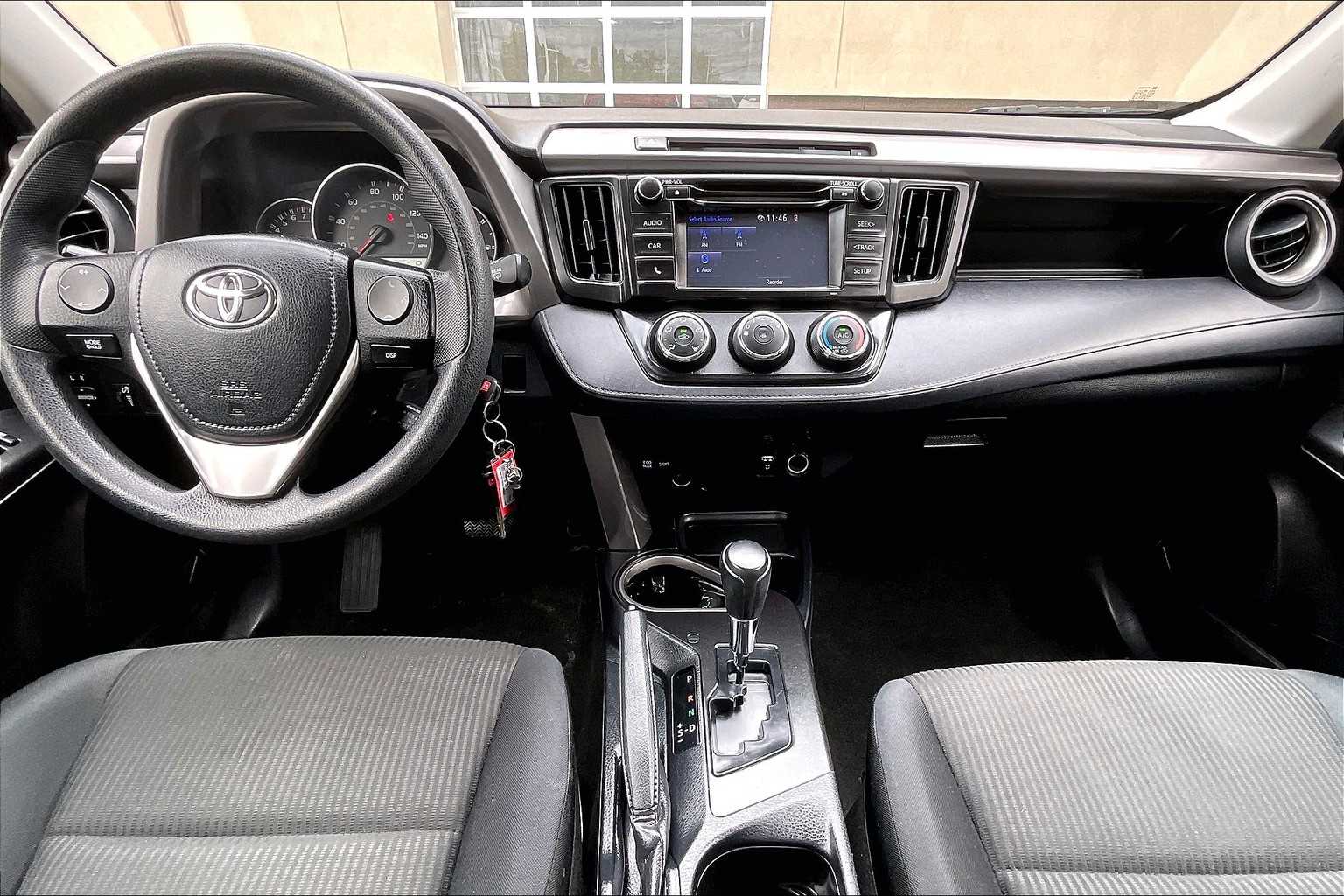 2016 Toyota RAV4 LE - Photo 21