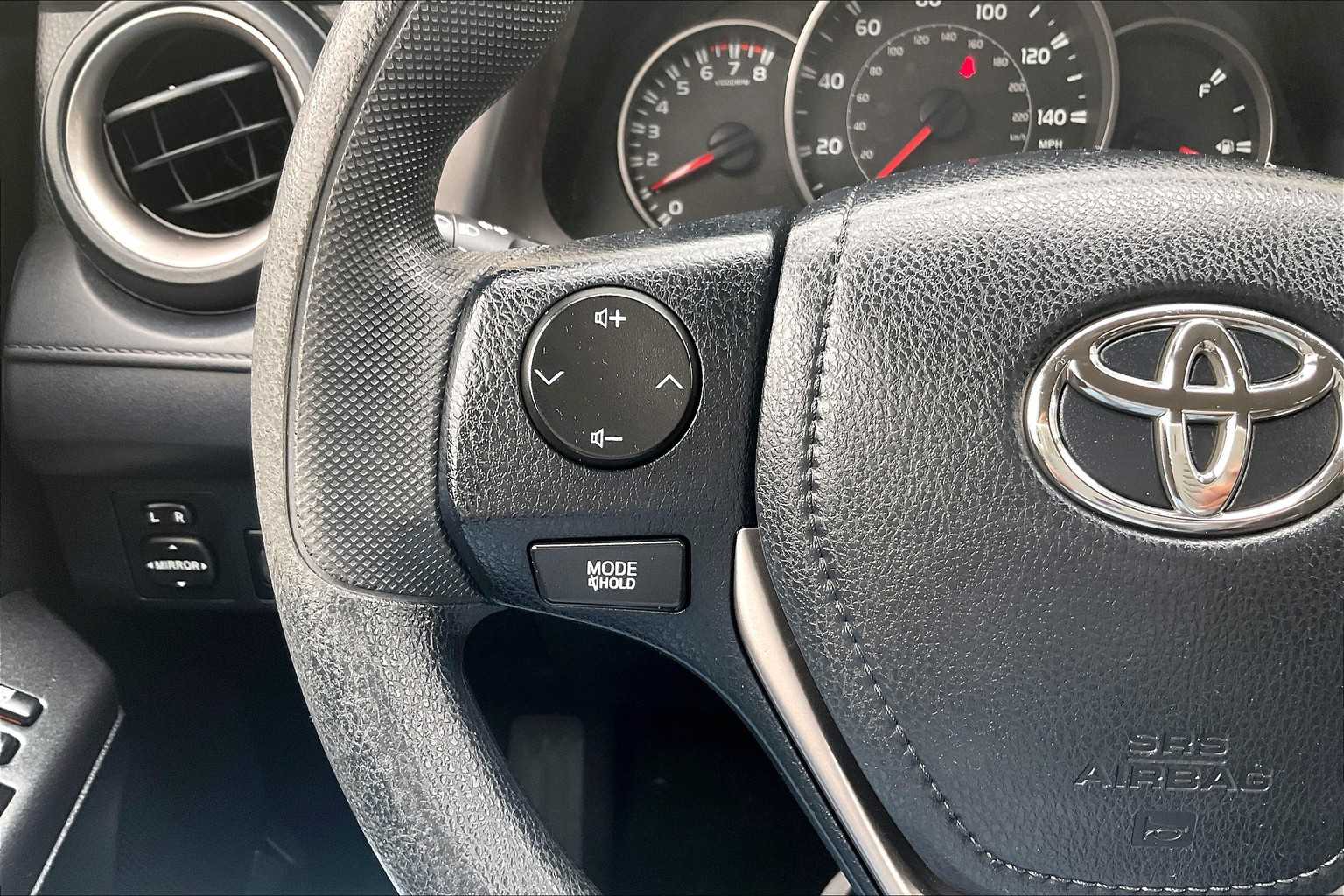 2016 Toyota RAV4 LE - Photo 22