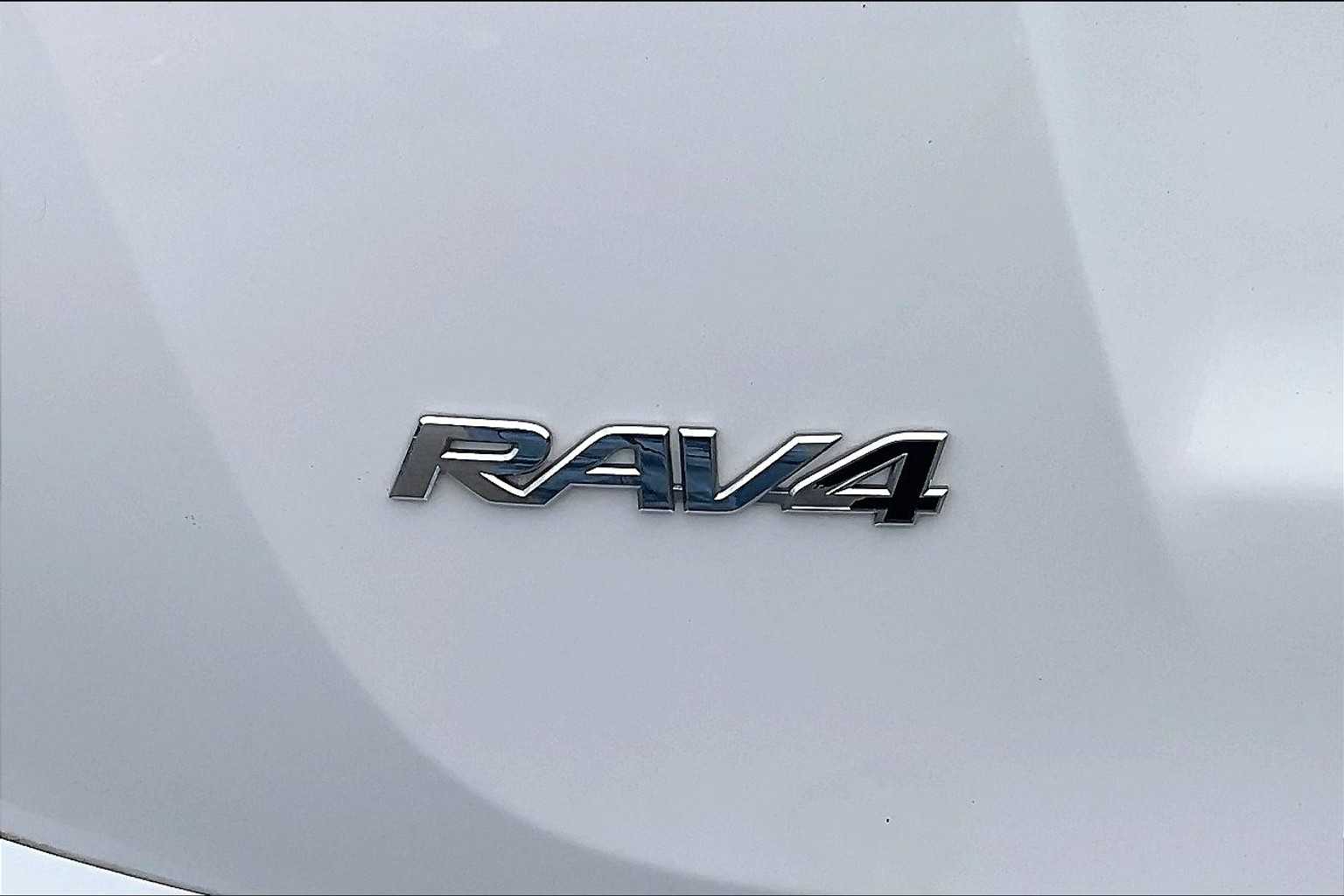 2016 Toyota RAV4 LE - Photo 27