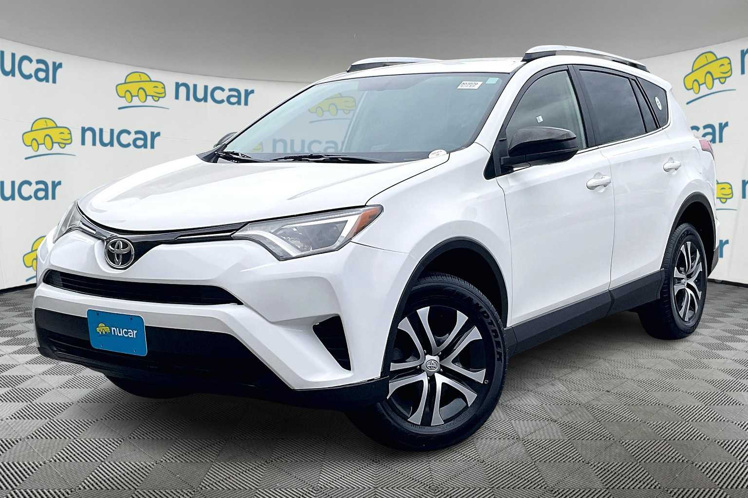 2016 Toyota RAV4 LE - Photo 3