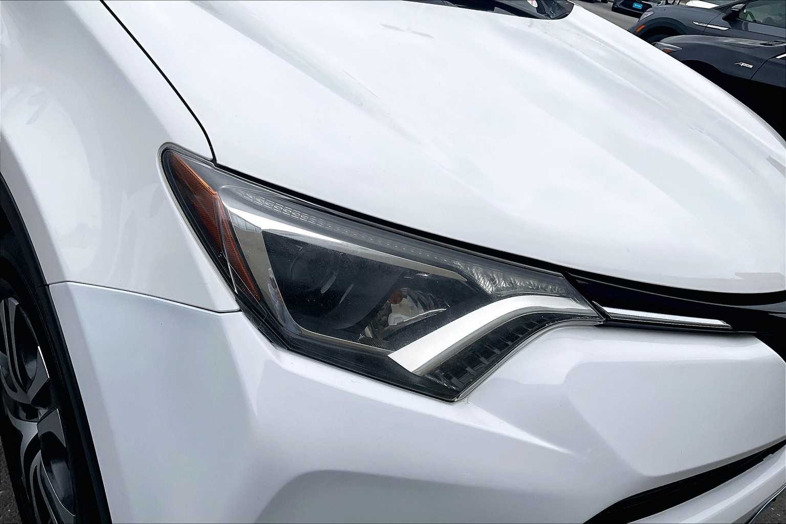 2016 Toyota RAV4 LE - Photo 31