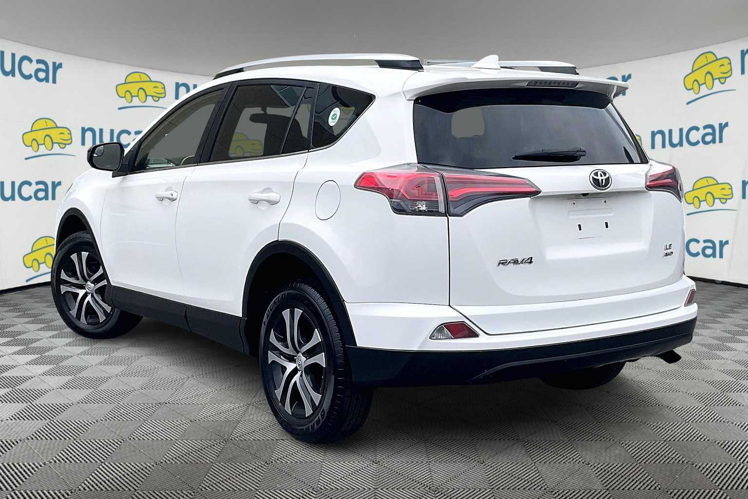 2016 Toyota RAV4 LE - Photo 4