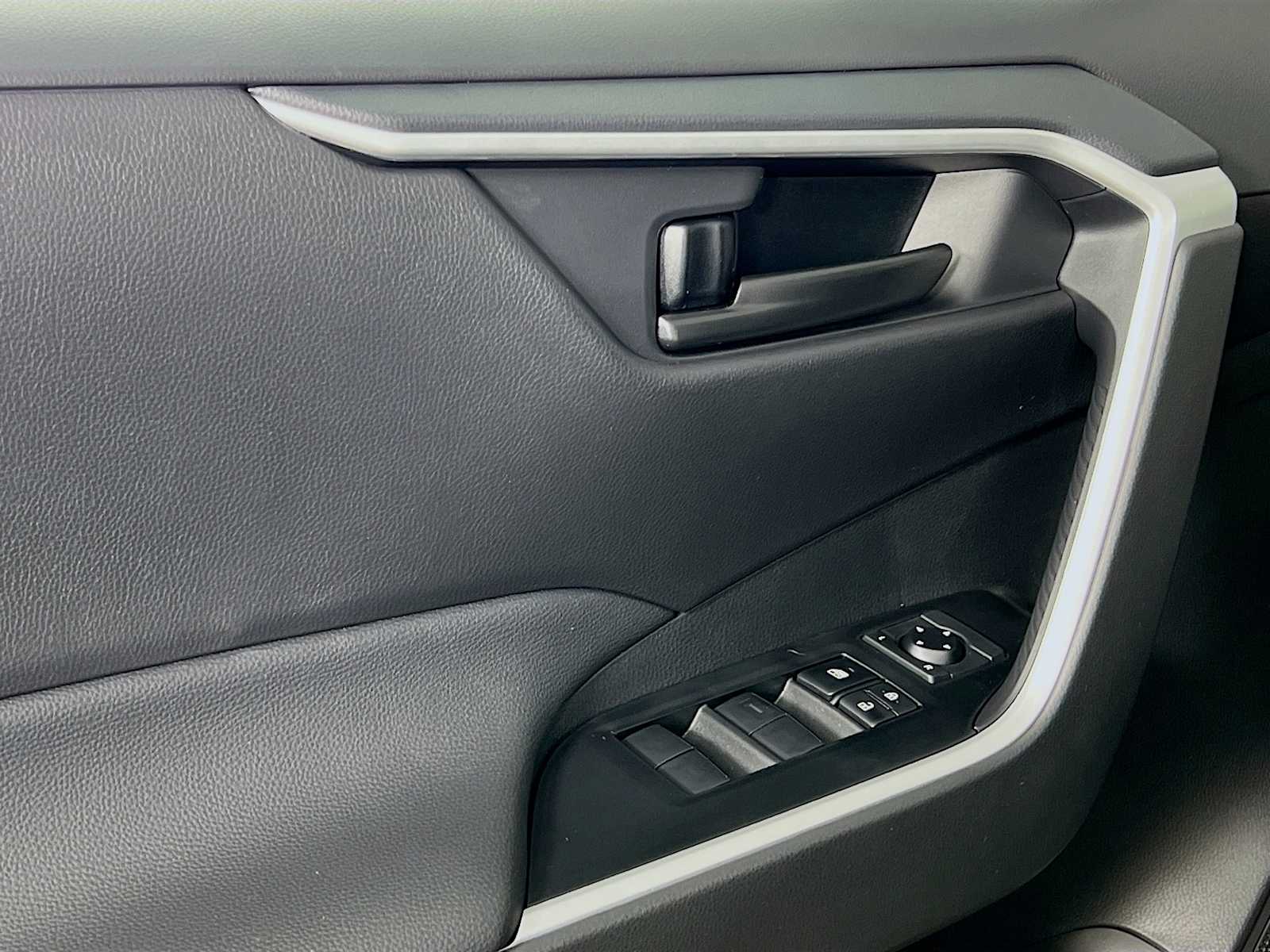 2025 Toyota RAV4 LE - Photo 16