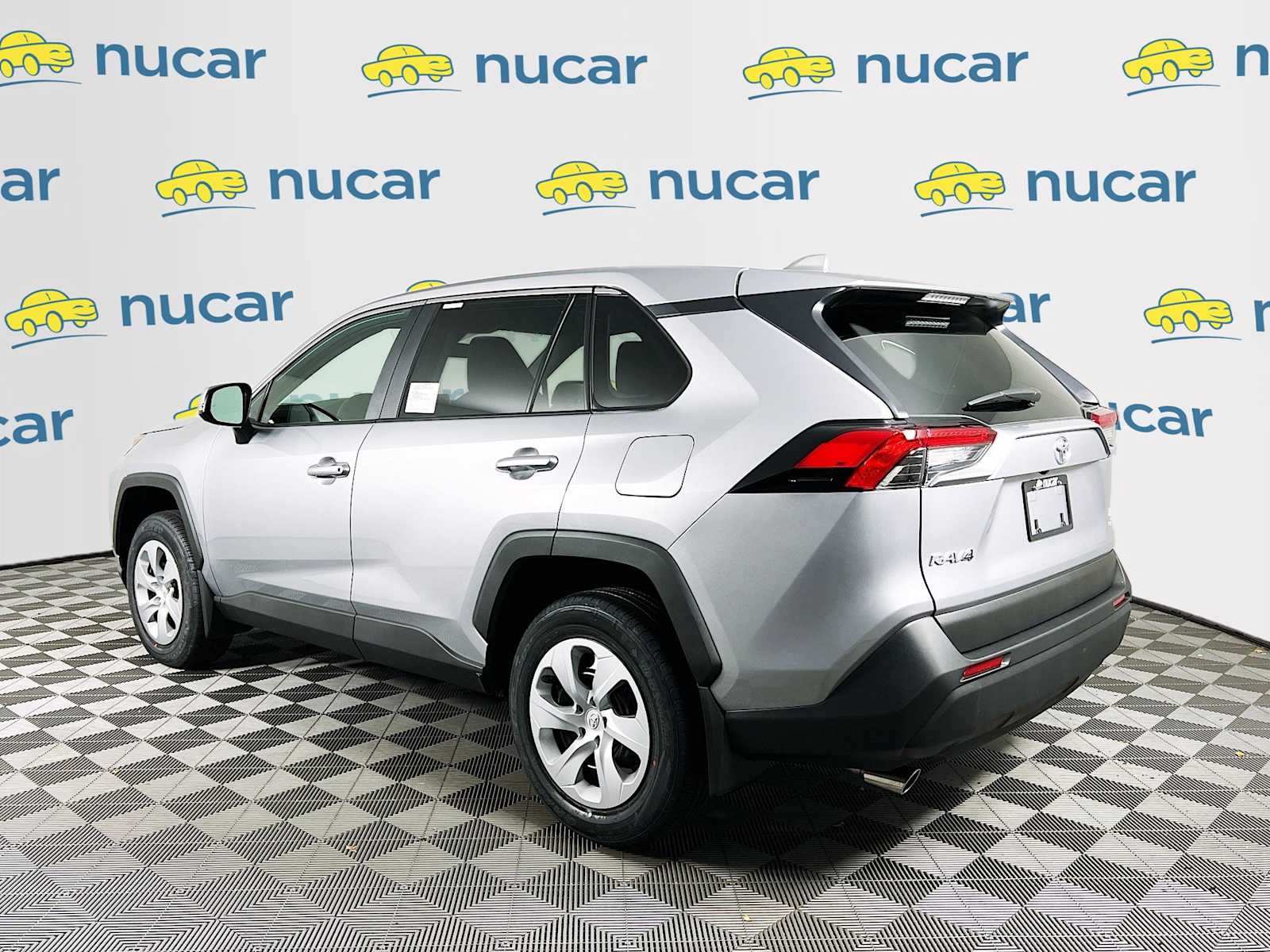 2025 Toyota RAV4 LE - Photo 4