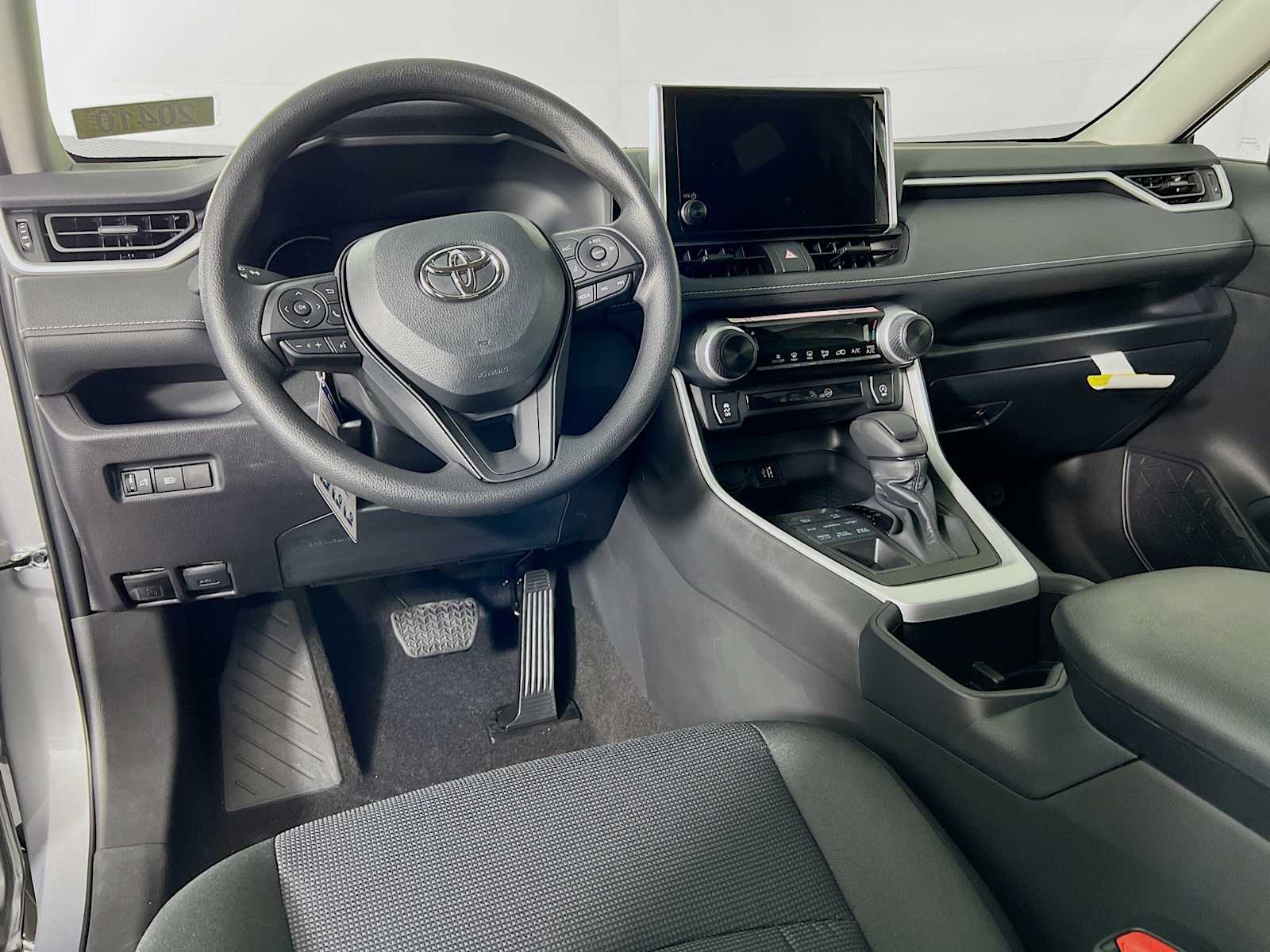 2025 Toyota RAV4 LE - Photo 6