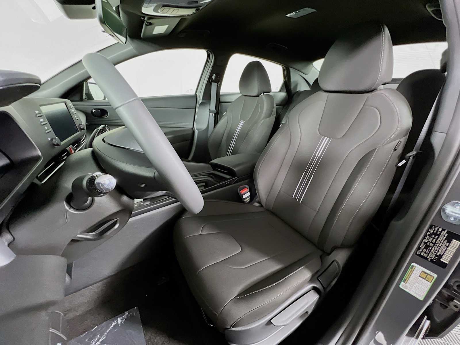 2025 Hyundai Elantra SEL Sport - Photo 12