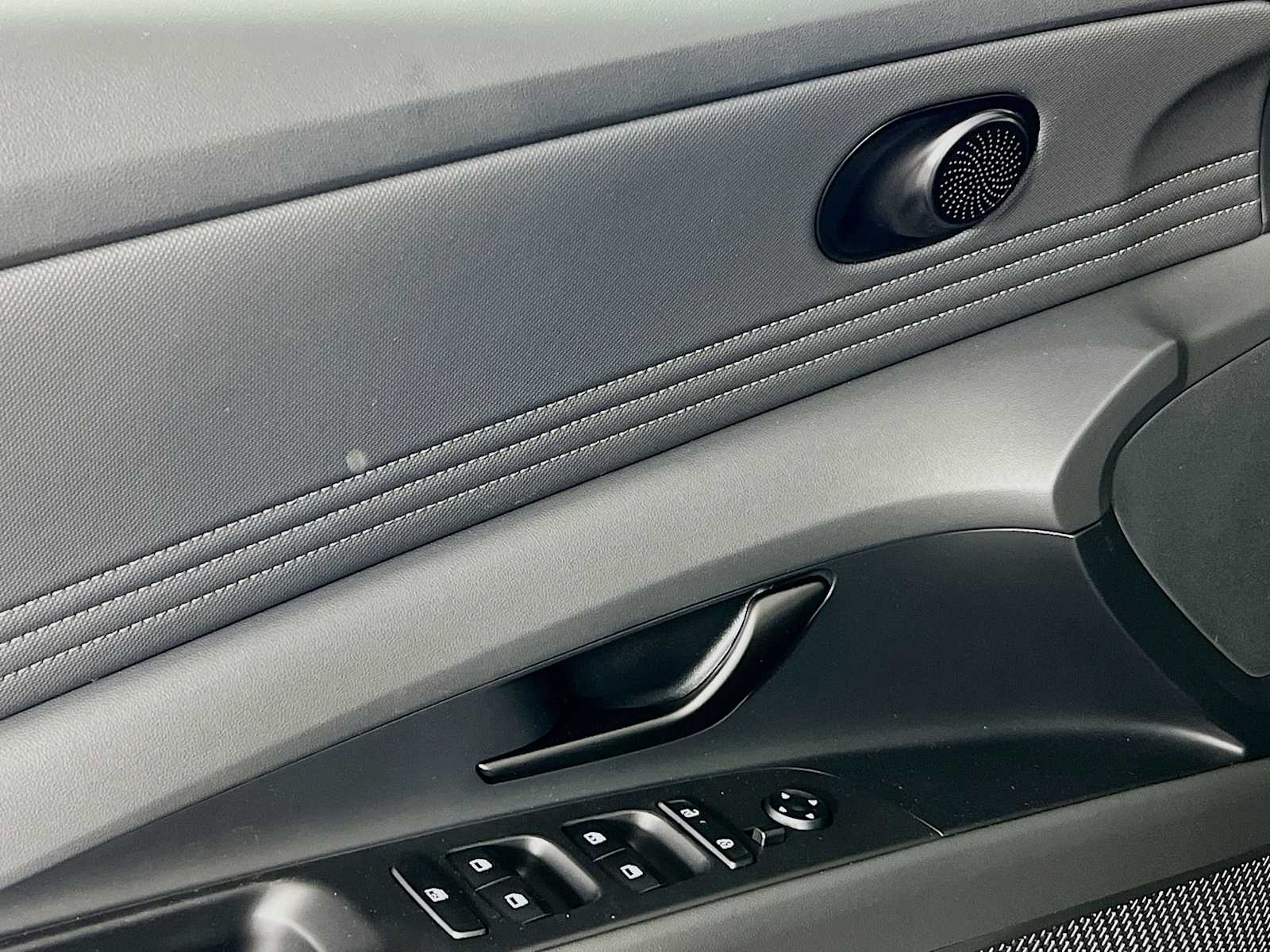 2025 Hyundai Elantra SEL Sport - Photo 15