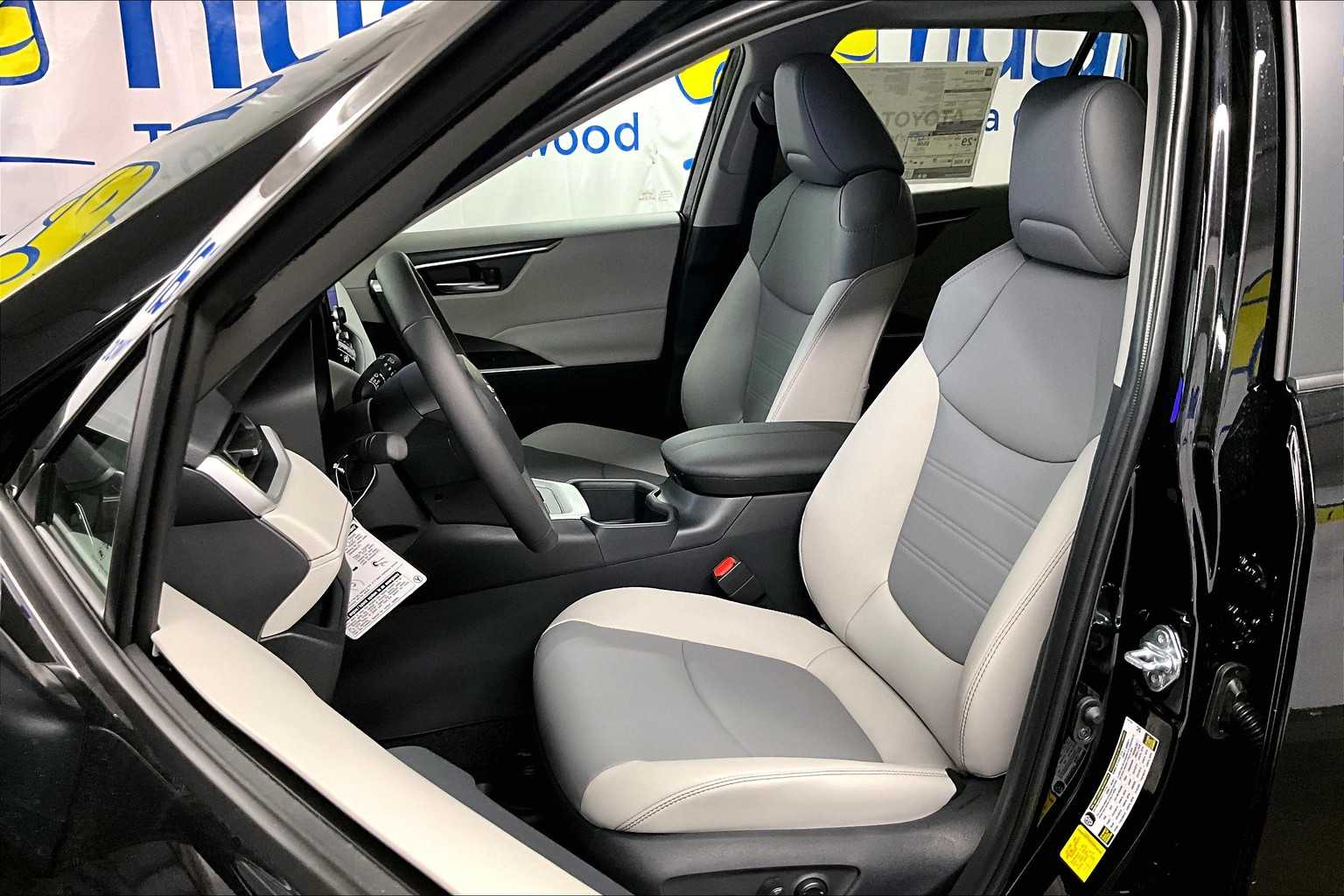 2025 Toyota RAV4 XLE Premium - Photo 11