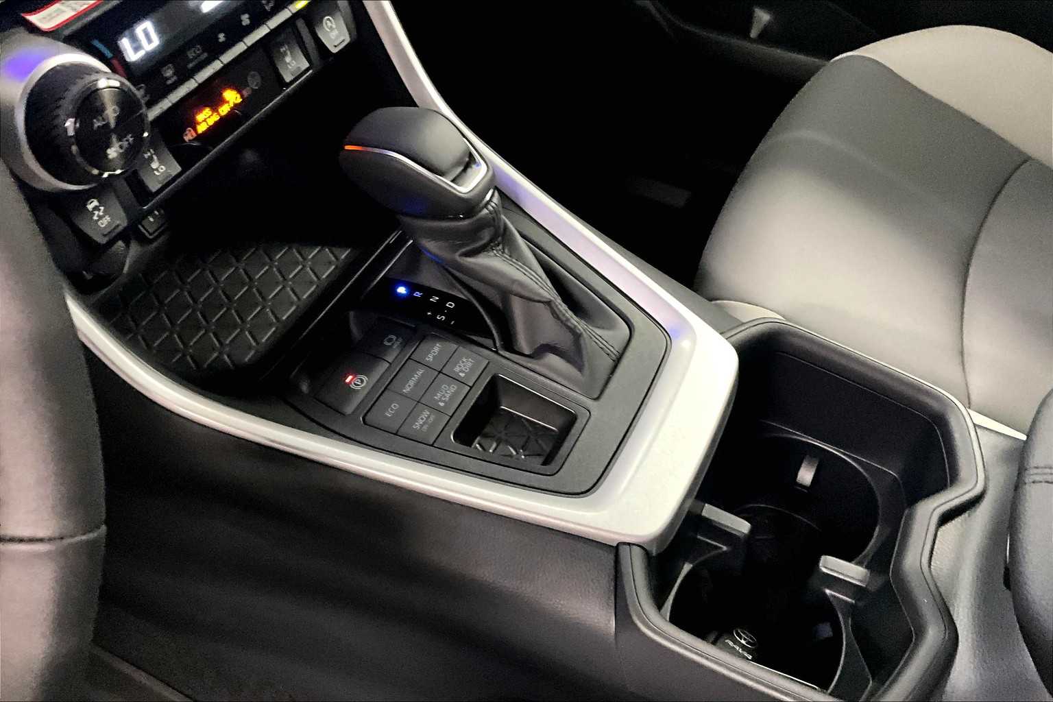 2025 Toyota RAV4 XLE Premium - Photo 14