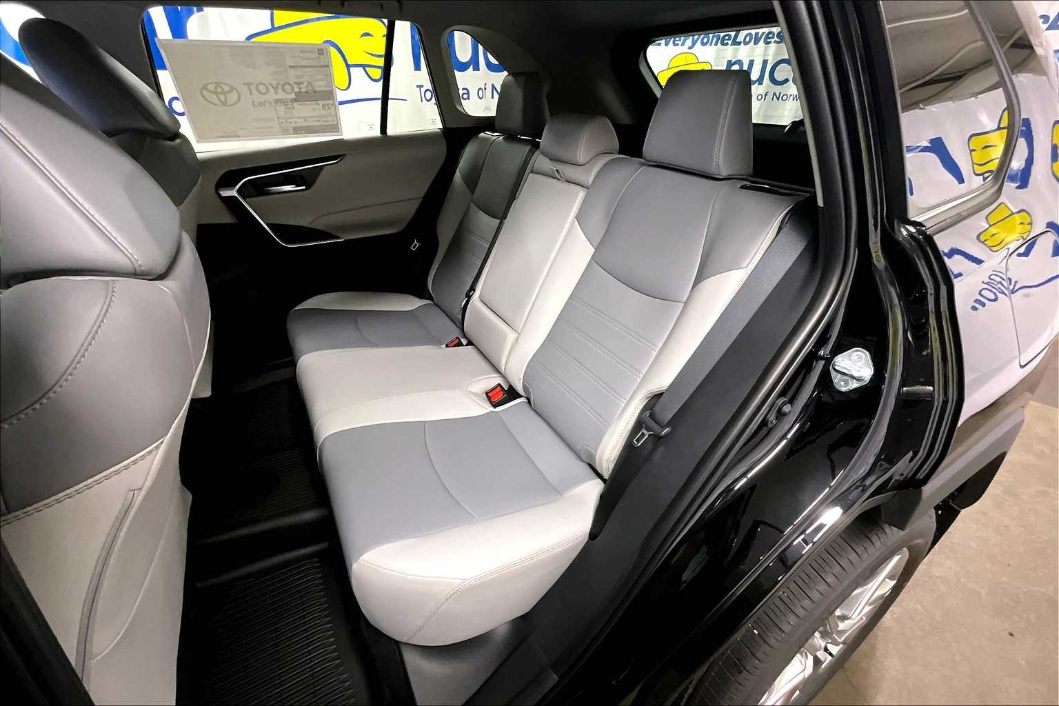 2025 Toyota RAV4 XLE Premium - Photo 15