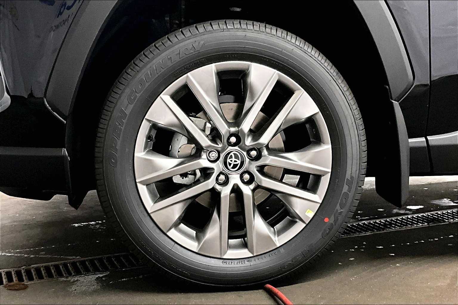 2025 Toyota RAV4 XLE Premium - Photo 8