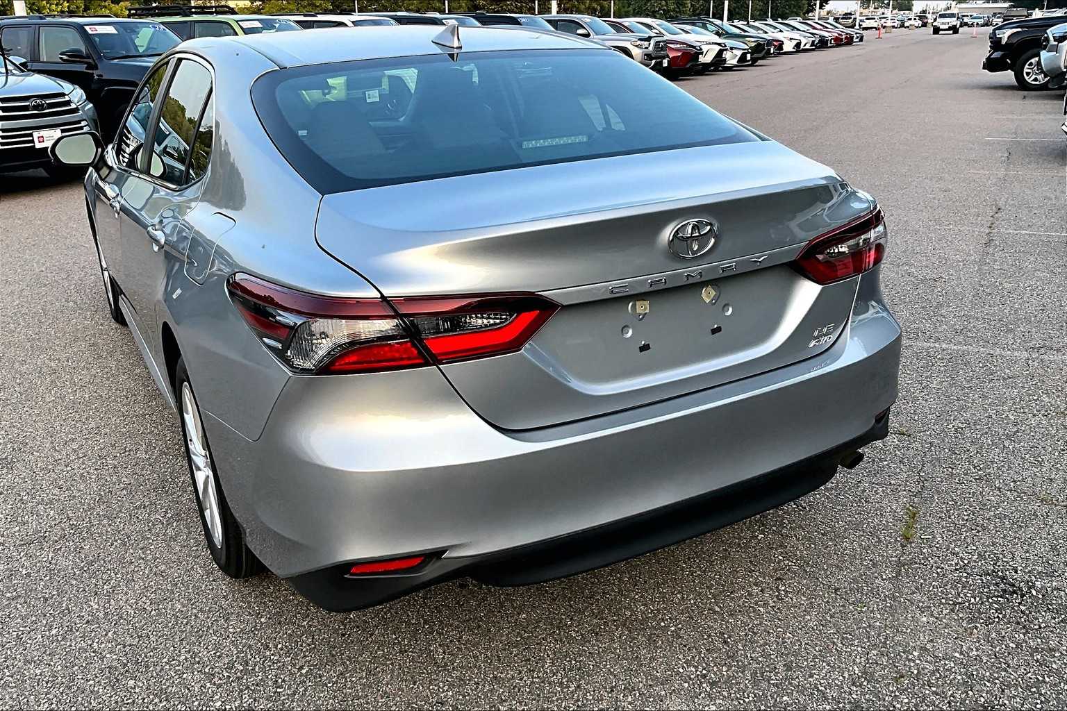 2023 Toyota Camry LE - Photo 7