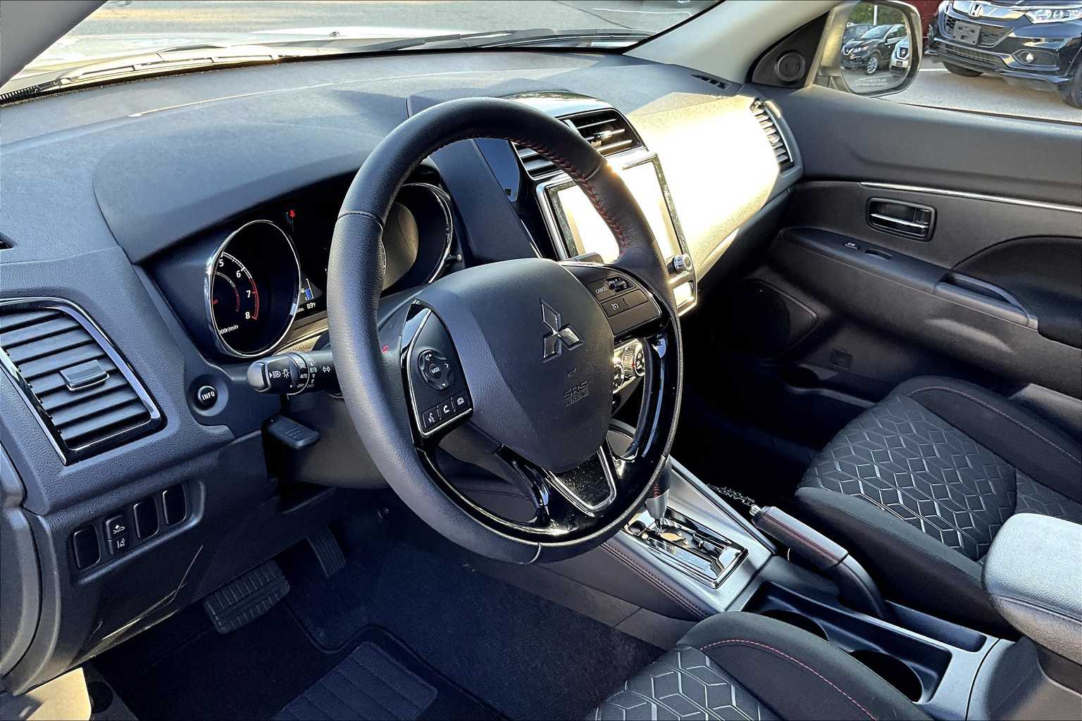 2024 Mitsubishi Outlander Sport LE - Photo 8