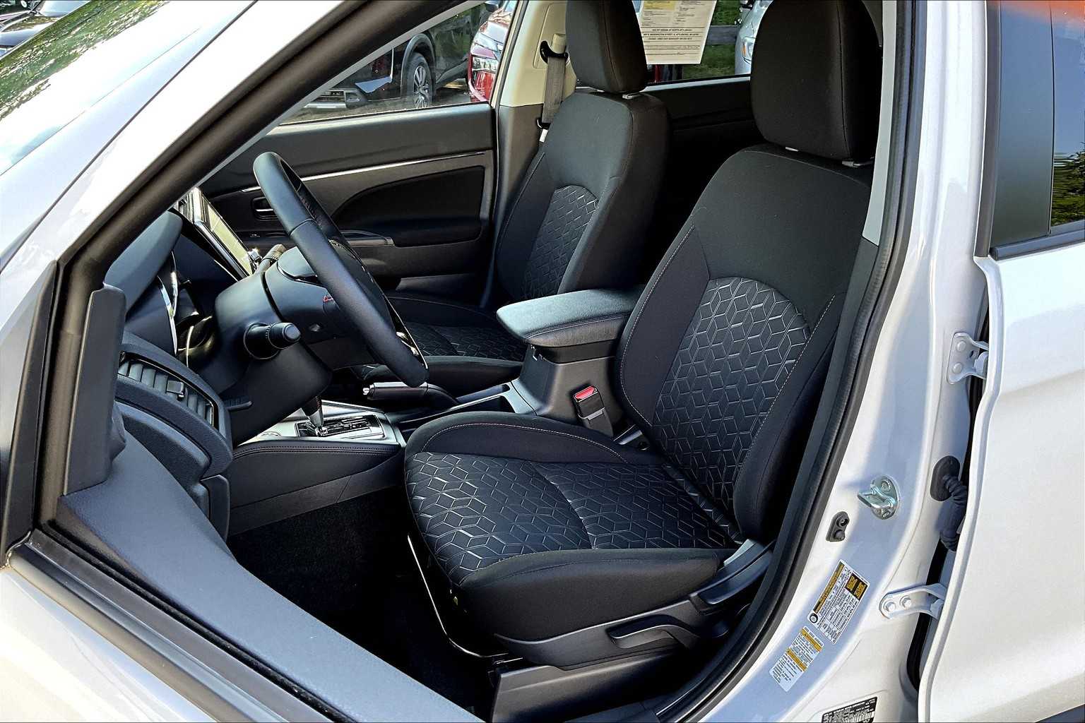 2024 Mitsubishi Outlander Sport LE - Photo 10