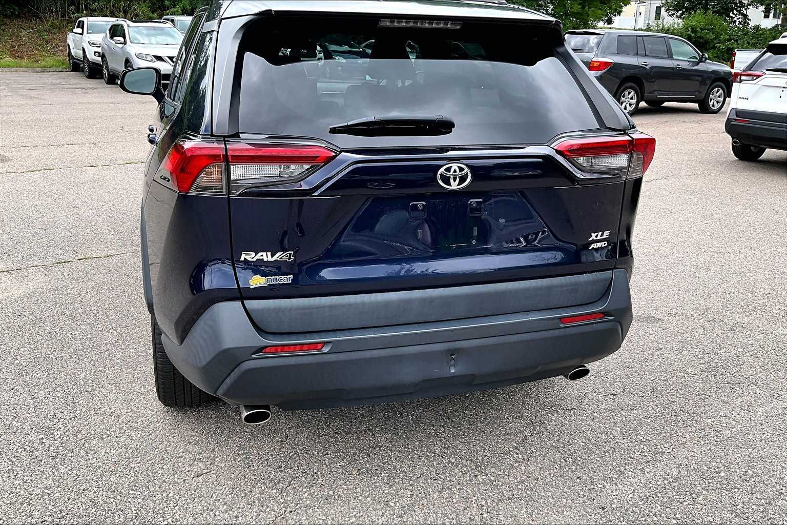 2021 Toyota RAV4 XLE - Photo 7