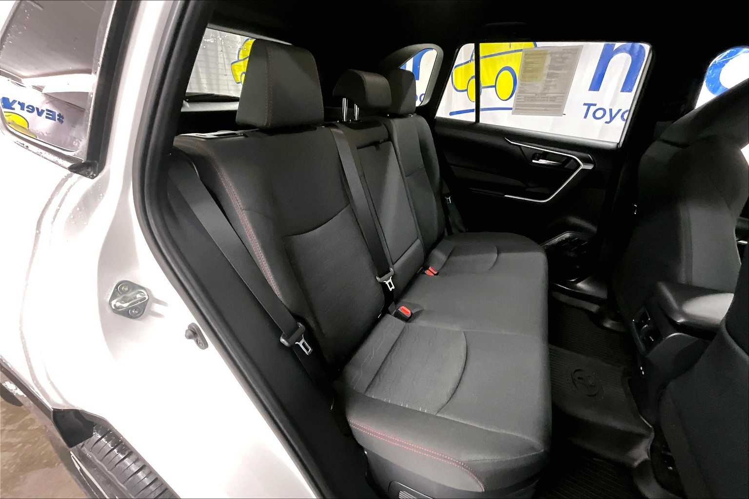 2022 Toyota RAV4 Prime SE - Photo 16