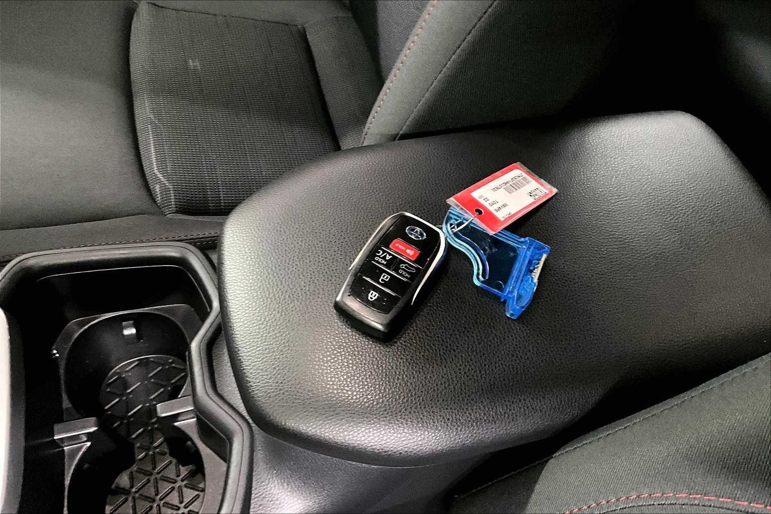 2022 Toyota RAV4 Prime SE - Photo 30