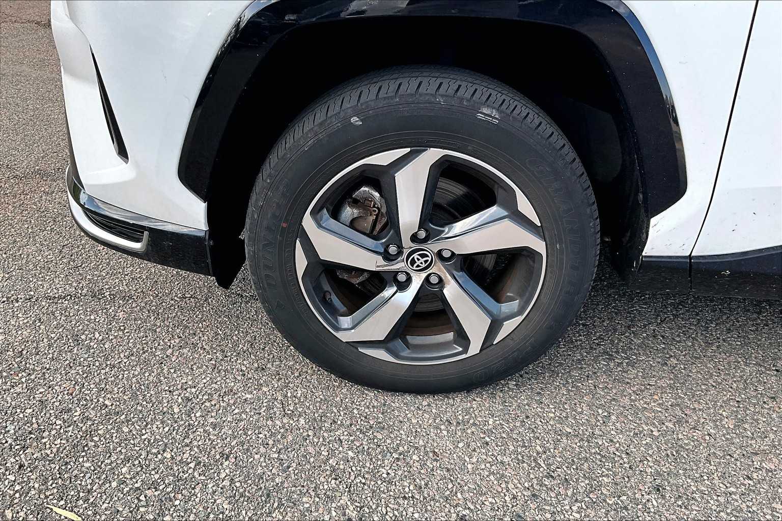 2022 Toyota RAV4 Prime SE - Photo 4