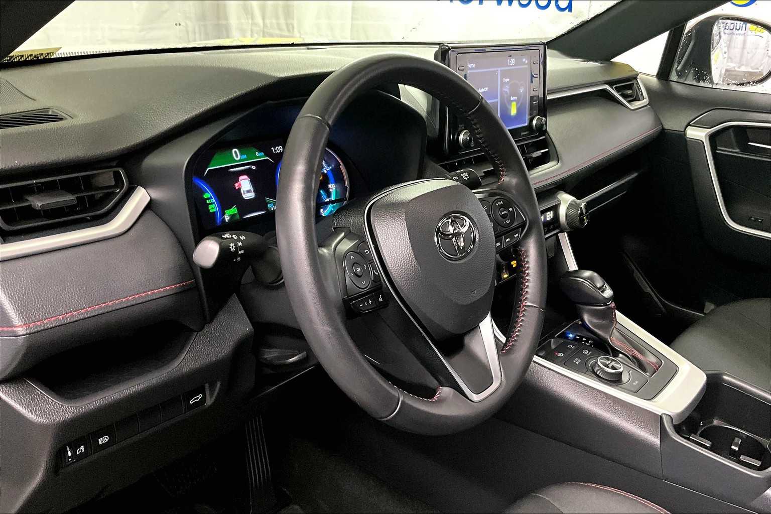 2022 Toyota RAV4 Prime SE - Photo 8