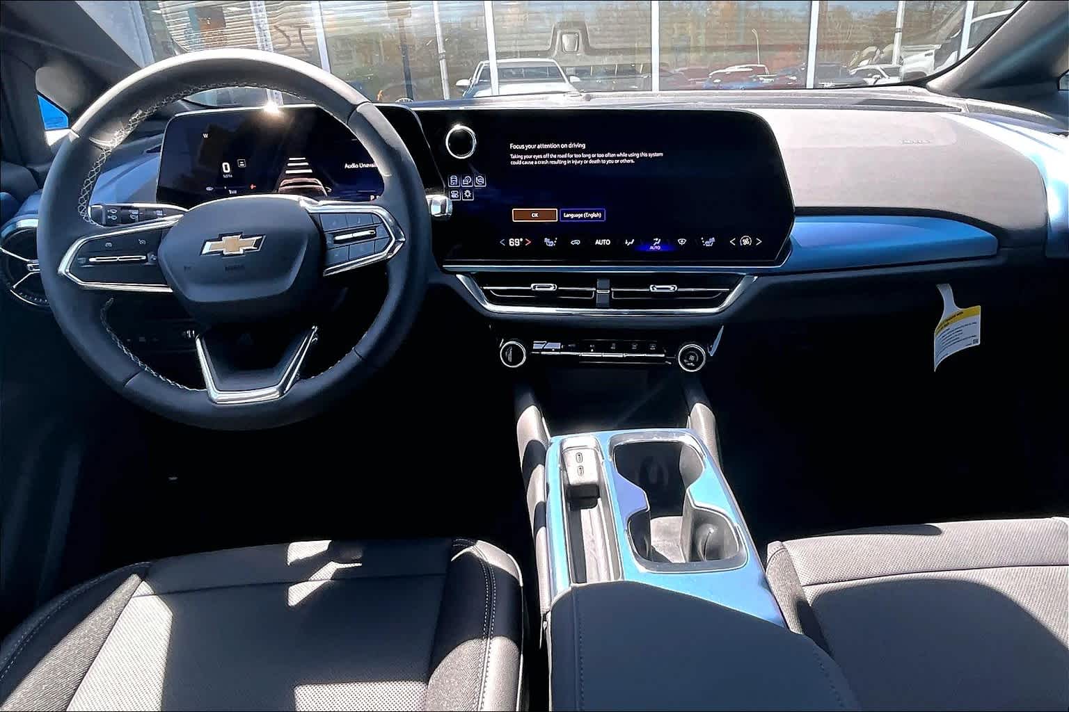 2025 Chevrolet Equinox EV LT - Photo 11