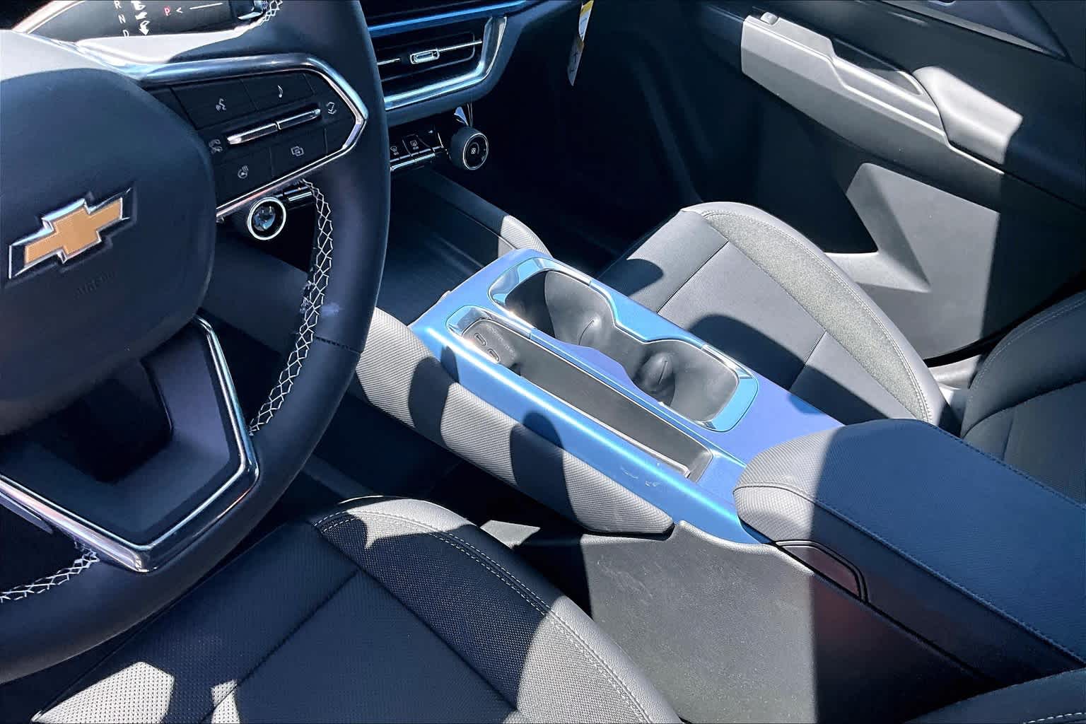 2025 Chevrolet Equinox EV LT - Photo 13