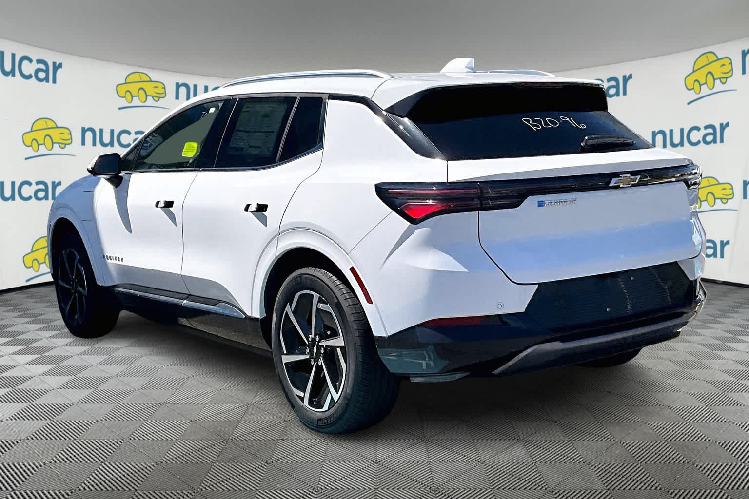 2025 Chevrolet Equinox EV LT - Photo 5