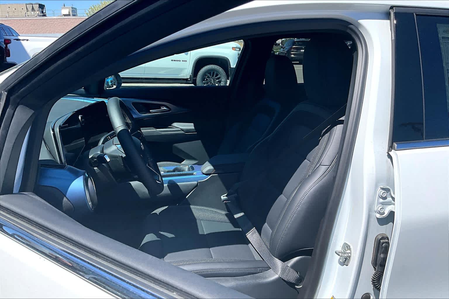 2025 Chevrolet Equinox EV LT - Photo 10