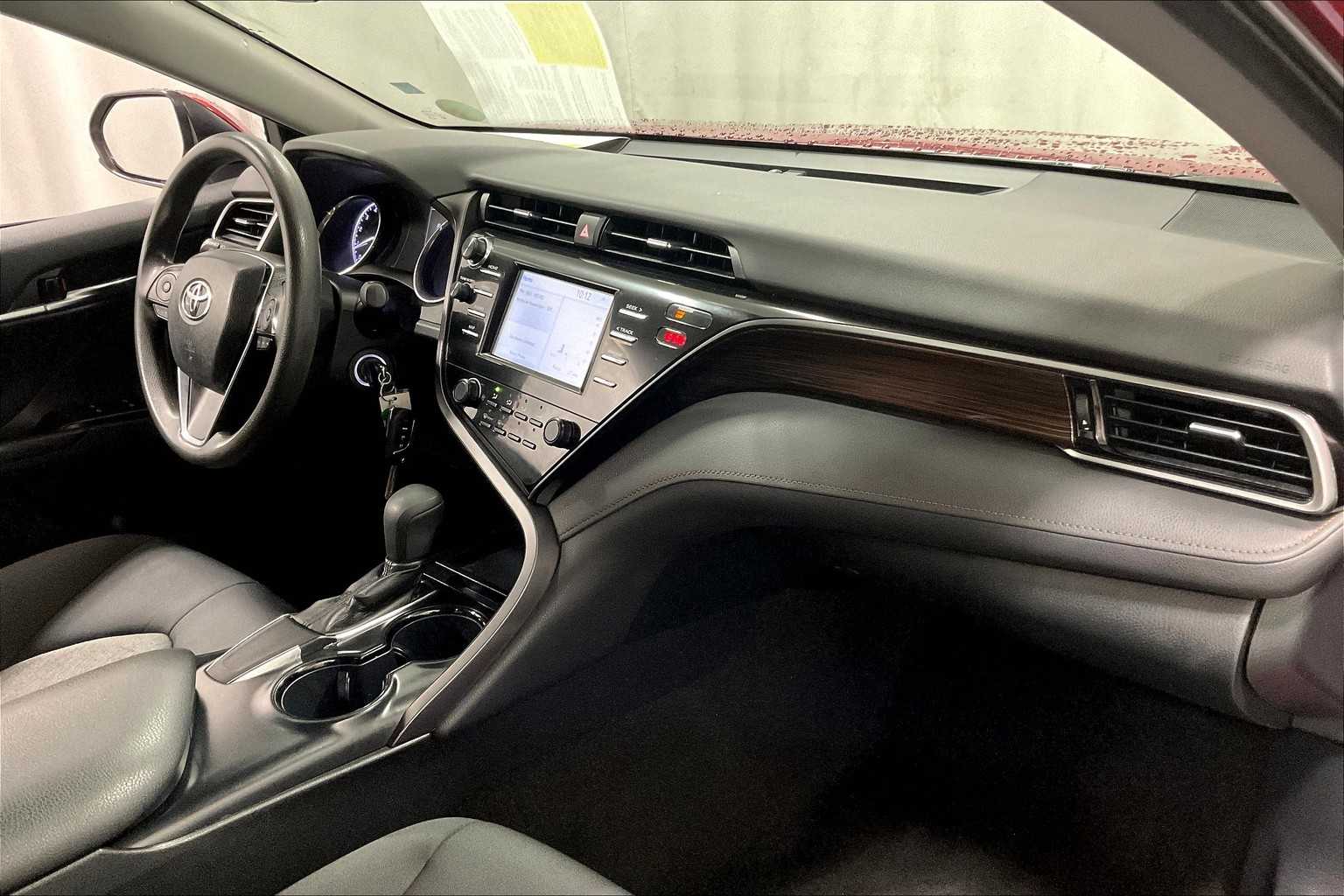 2019 Toyota Camry LE - Photo 14