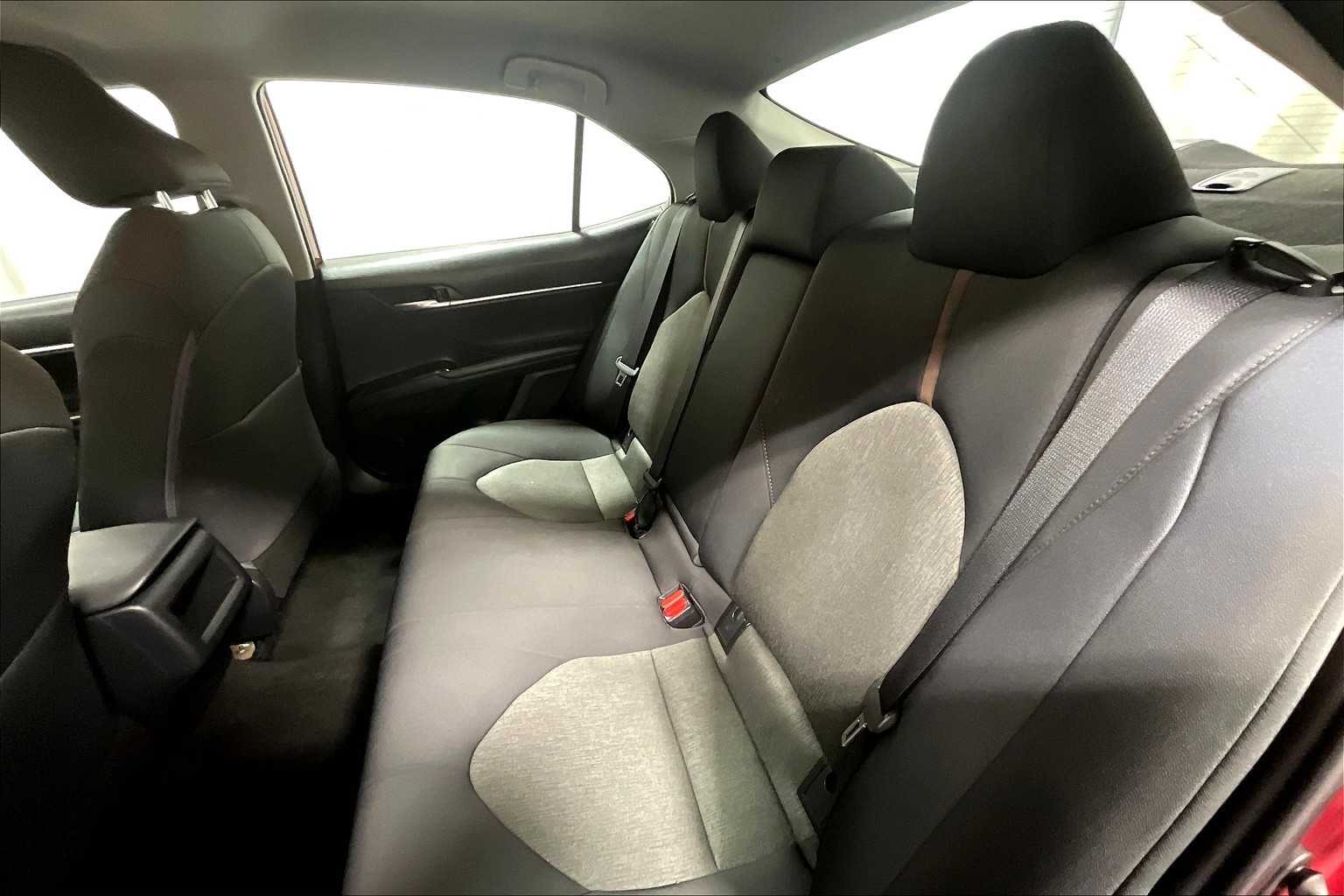 2019 Toyota Camry LE - Photo 15