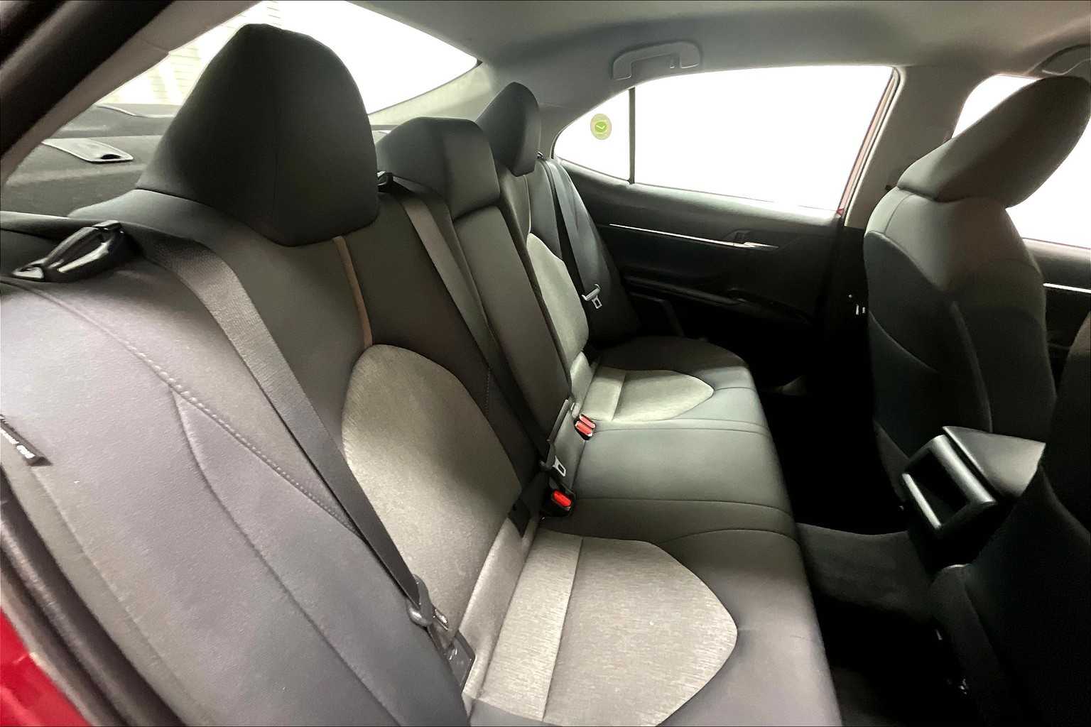 2019 Toyota Camry LE - Photo 16