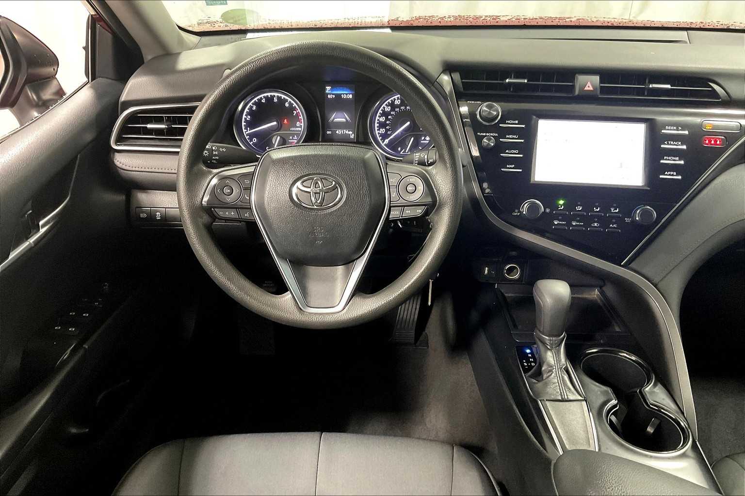 2019 Toyota Camry LE - Photo 17