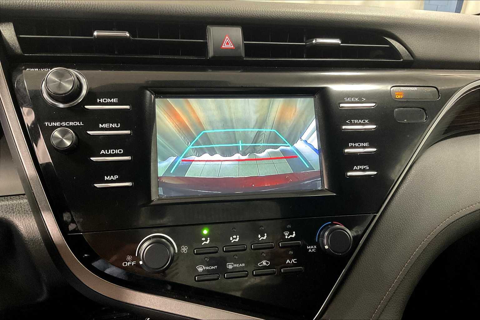 2019 Toyota Camry LE - Photo 19
